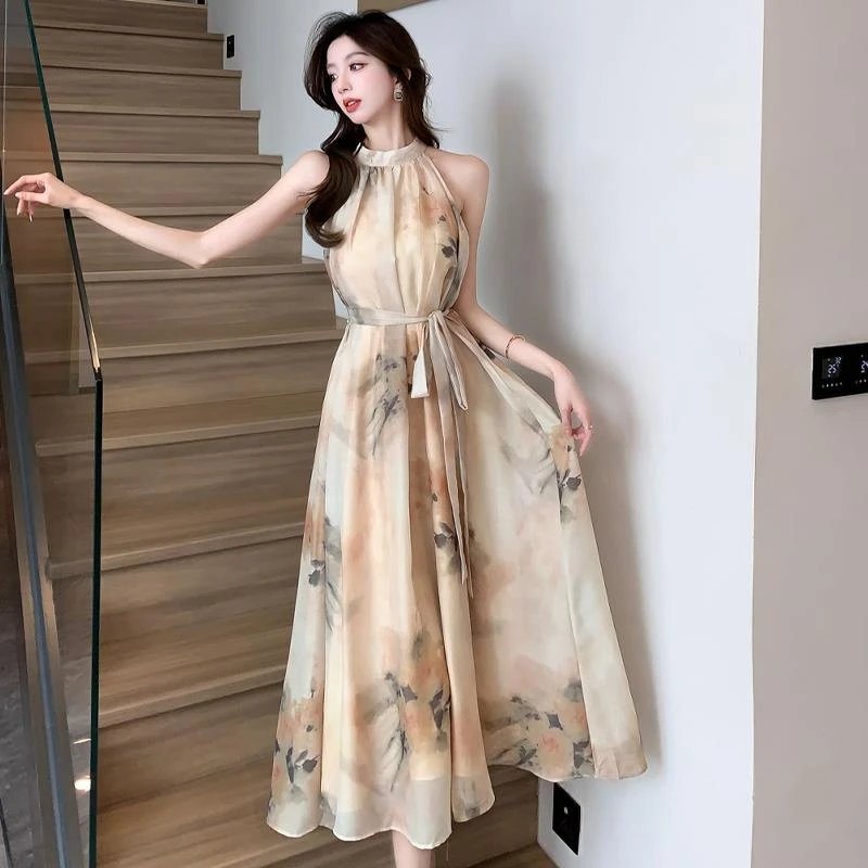 高级感度假风晕染挂脖连衣裙女夏季新中式雪纺碎花海边沙滩长裙子