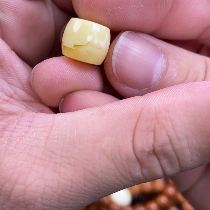 未镶嵌蜜蜡裸石V****?配饰
