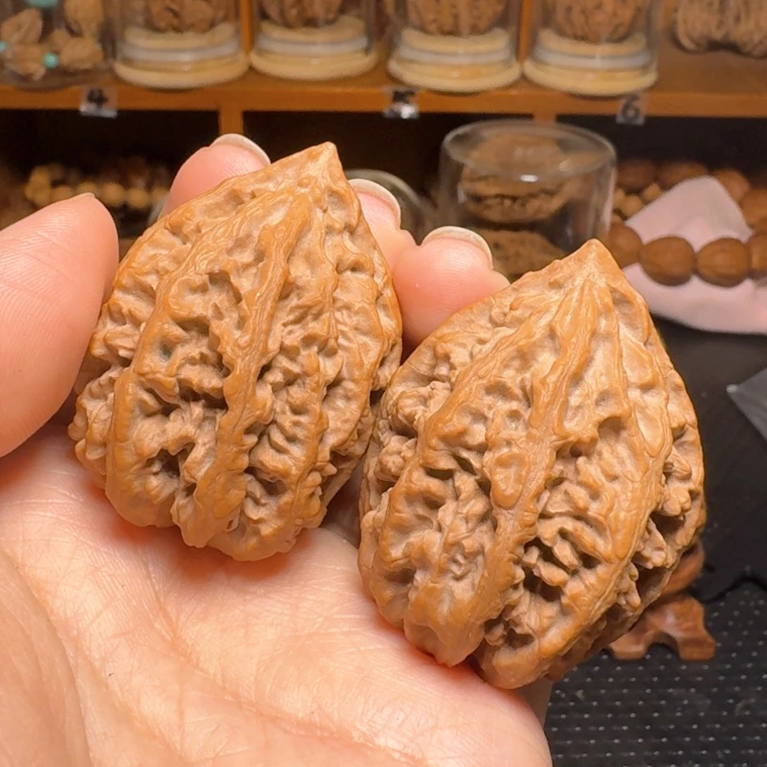文玩核桃把件40克白山塔