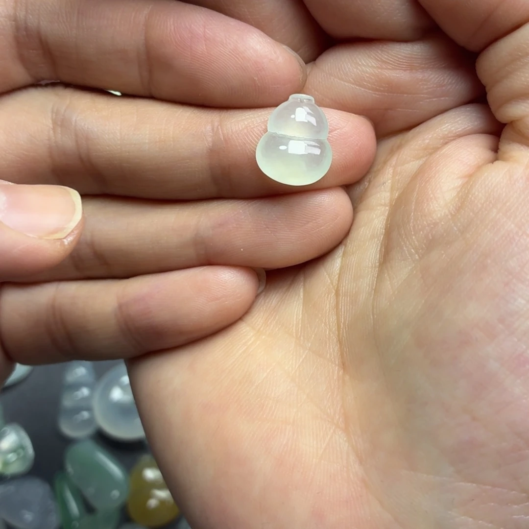 翡翠未镶嵌颈饰冰晴葫芦