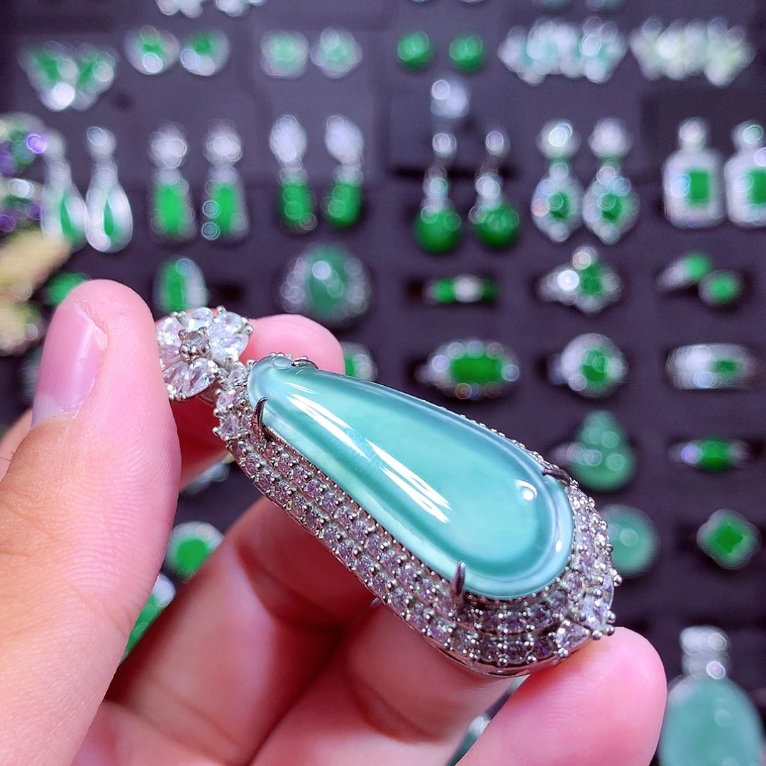 颈饰未镶嵌翡翠天然