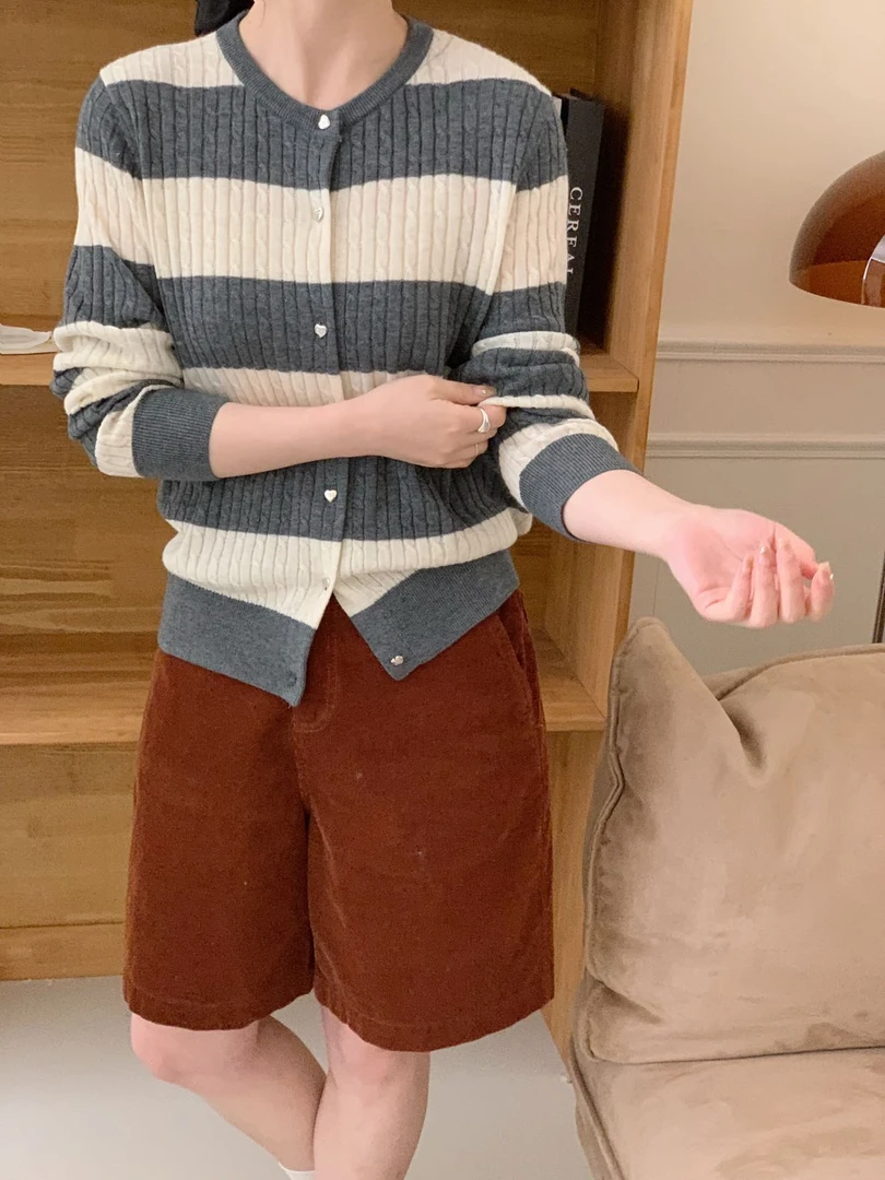 【玥玥家】30%精纺绵羊毛-早春新款圆领撞色开衫针织衫长袖