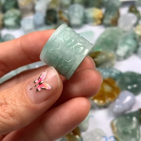 翡翠颈饰未镶嵌翡翠