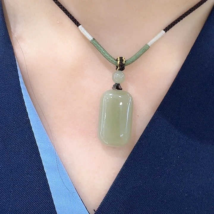 石英质玉合金颈饰