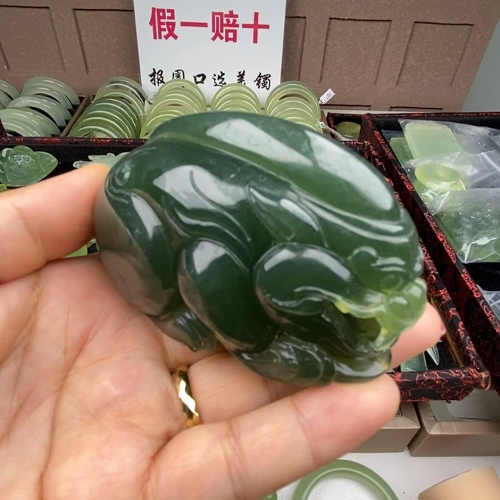 蛇纹石玉未镶嵌貔貅手把