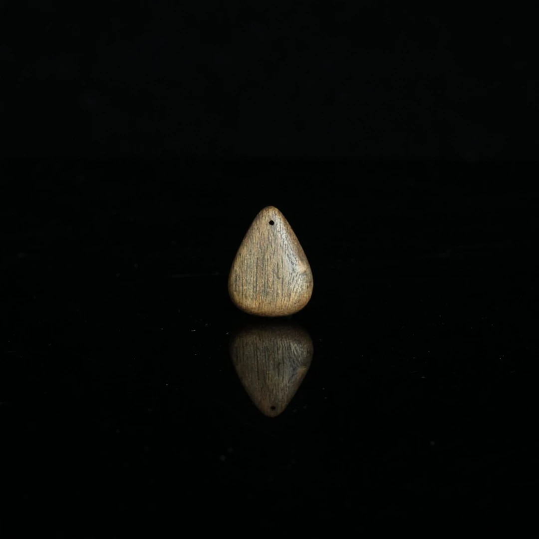 DY-C0133 惠安系蜜香味水滴吊坠 2.6x2x0.9cm 1.5g