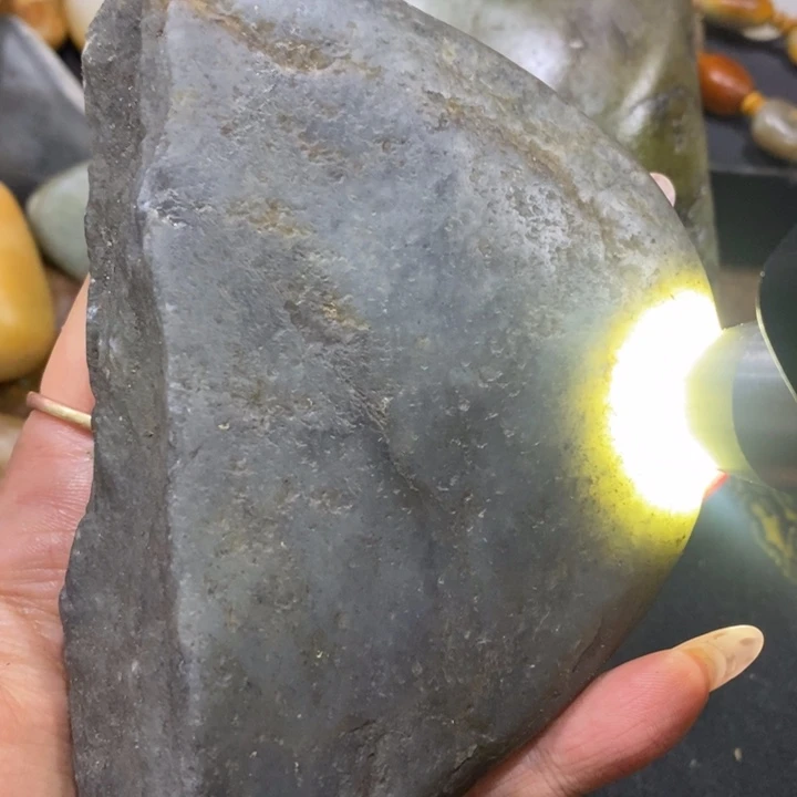 未镶嵌和田玉（子料）摆件