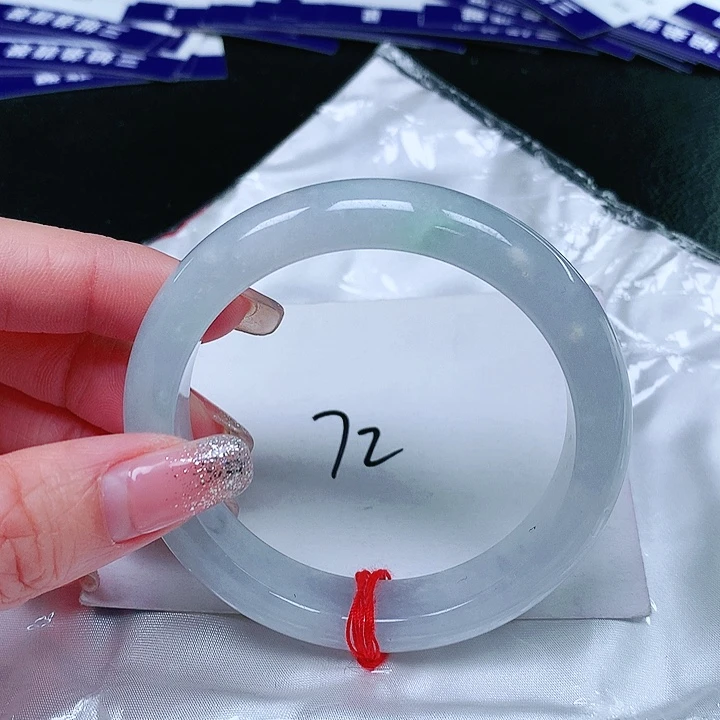 翡翠手镯未镶嵌翡翠手镯未镶嵌