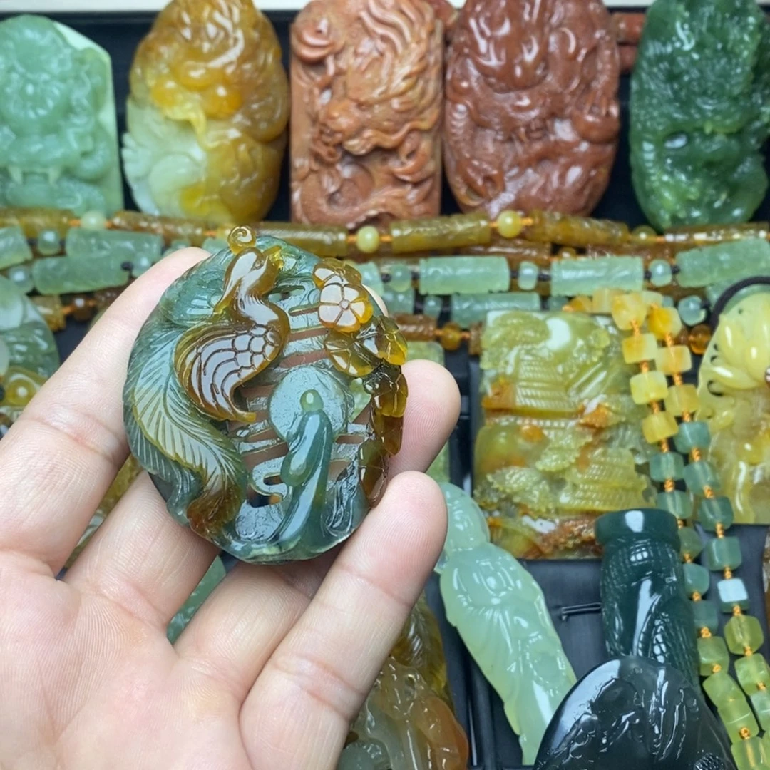 蛇纹石玉未镶嵌颈饰