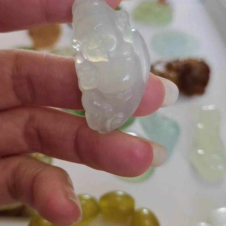 蛇纹石玉未镶嵌吊坠