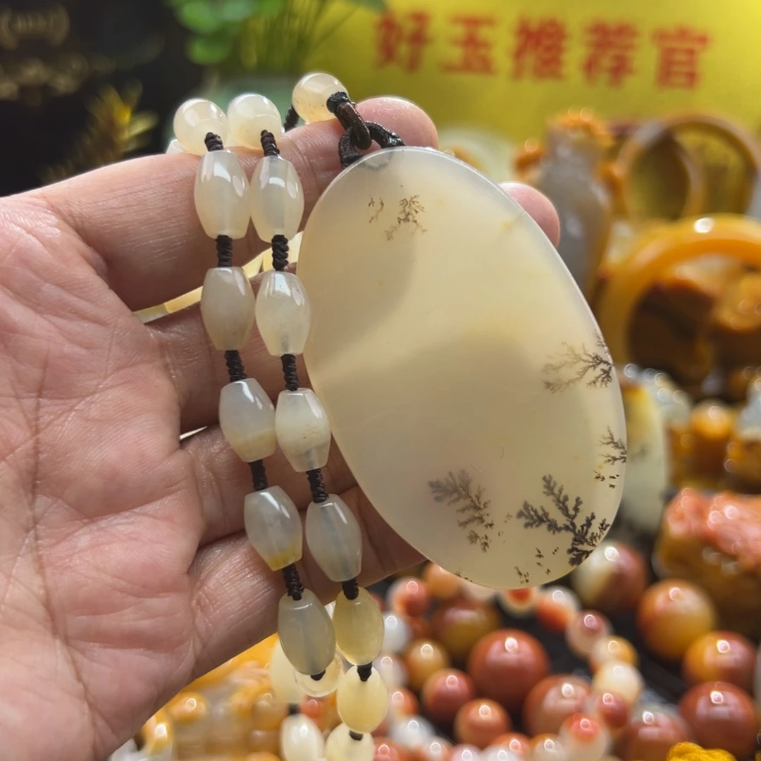 石英质玉未镶嵌颈饰