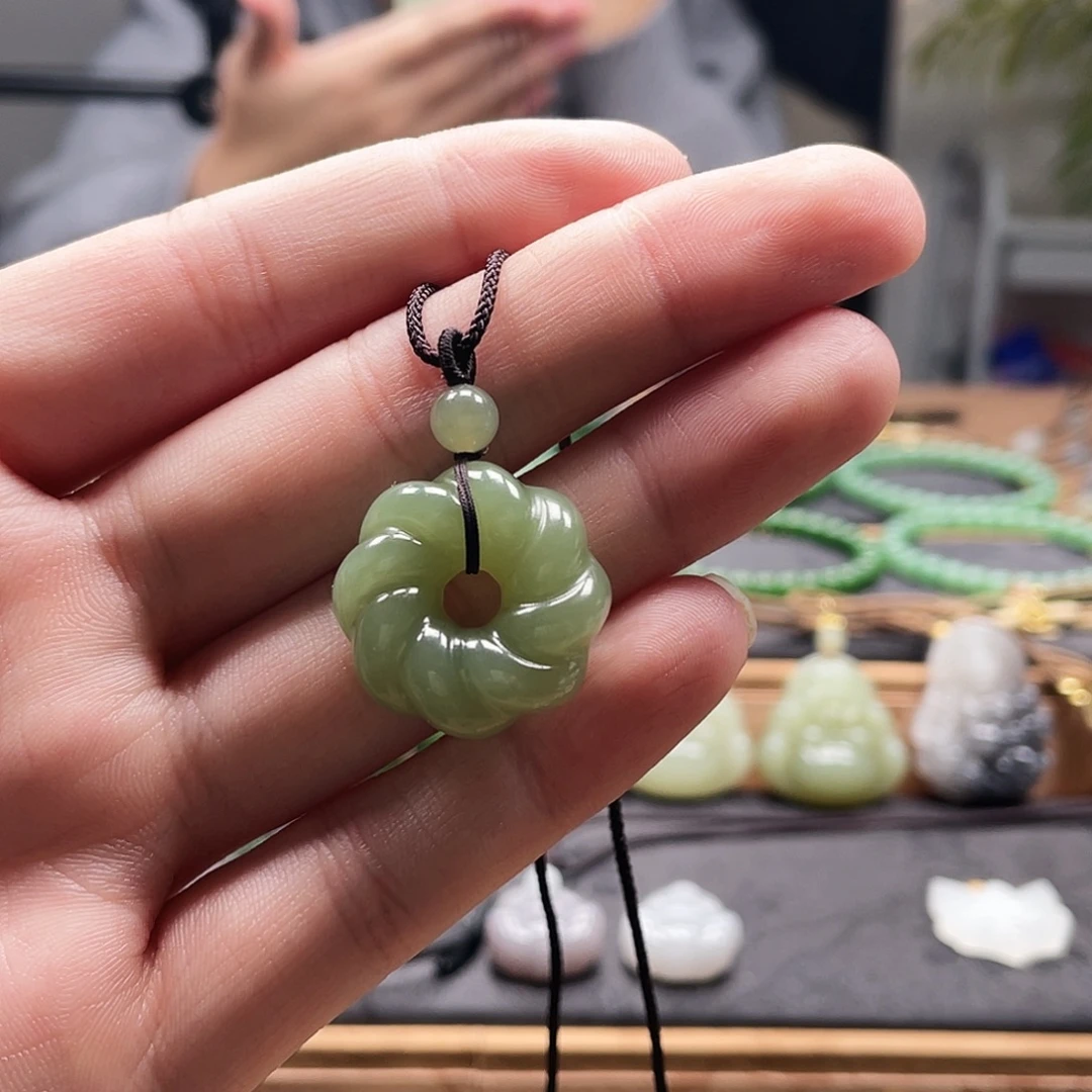 和田玉未镶嵌颈饰多样性发一