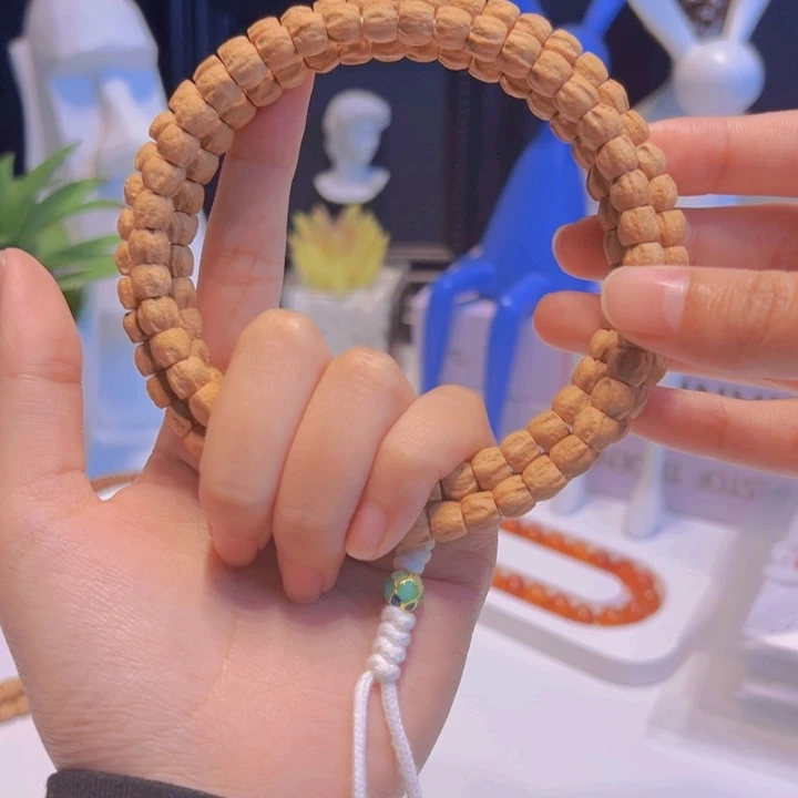 皇***译柏香籽/百香籽吊坠