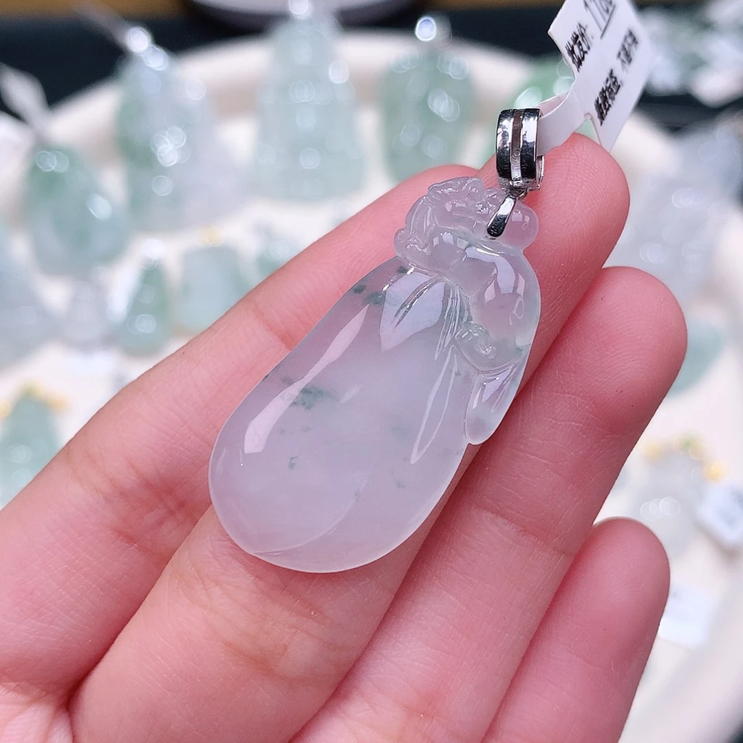 颈饰18K金镶嵌翡翠