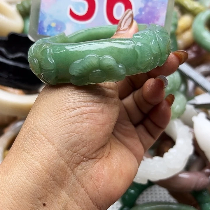 未镶嵌手镯石英岩玉