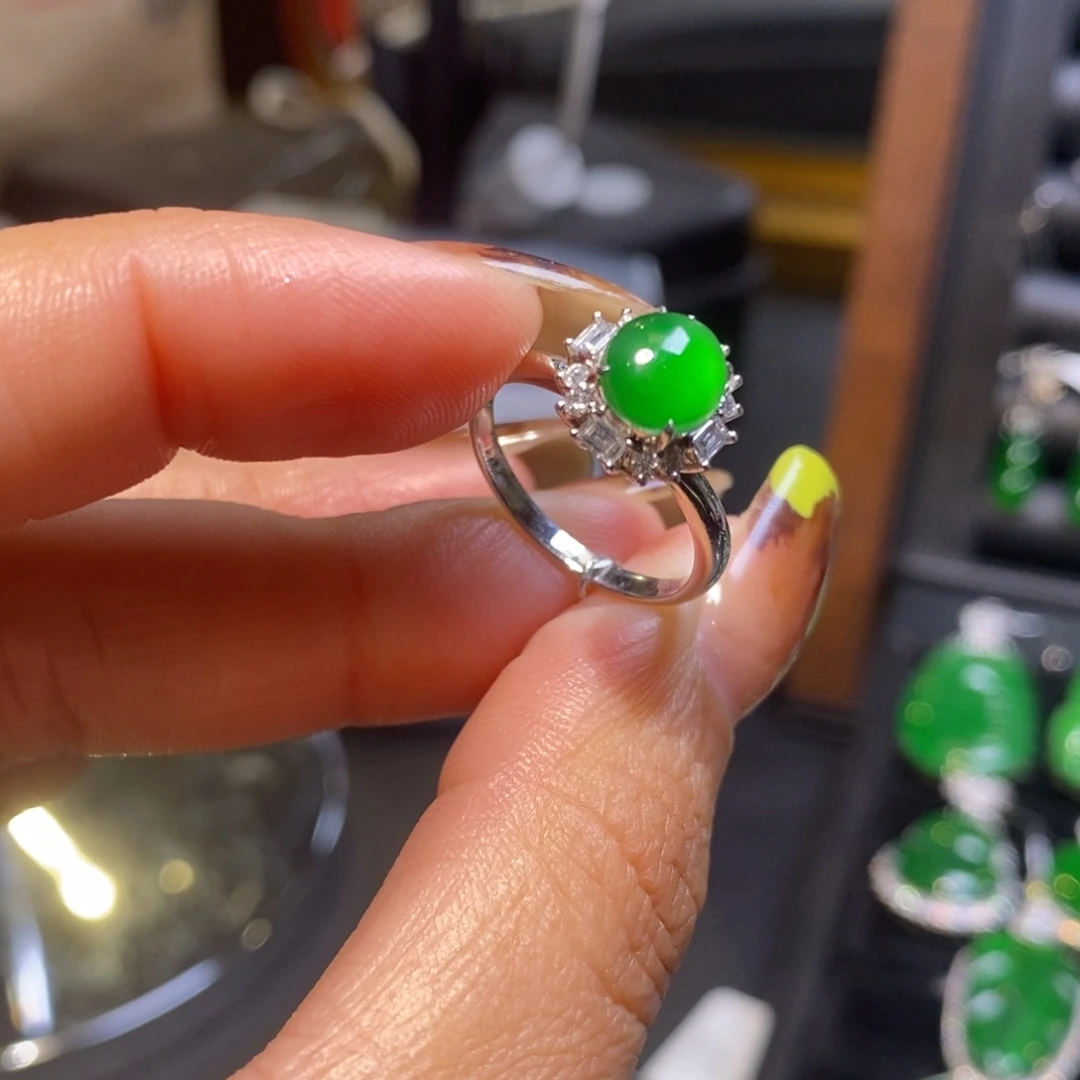 翡翠戒指18K金镶嵌蛋面戒指