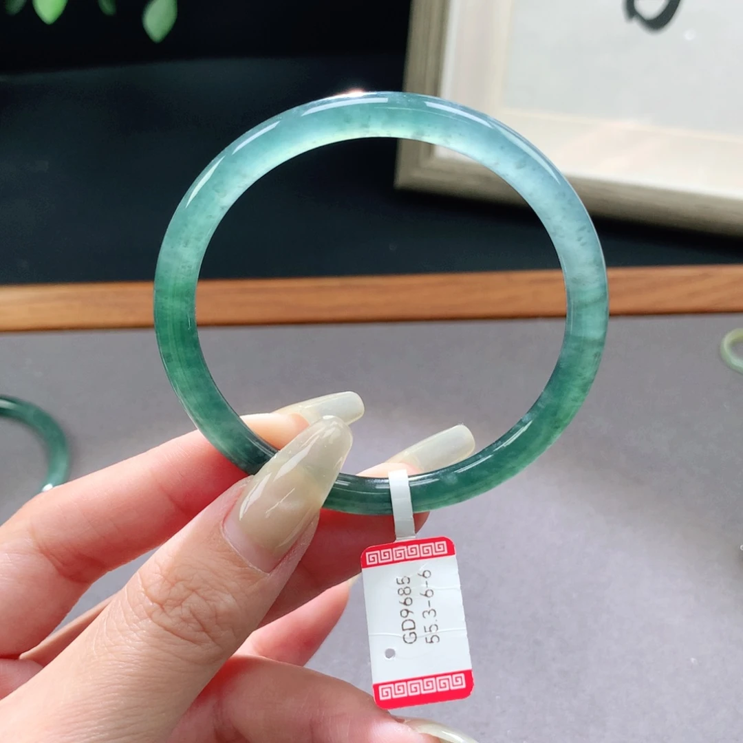 翡翠手镯未镶嵌天然翡翠手镯
