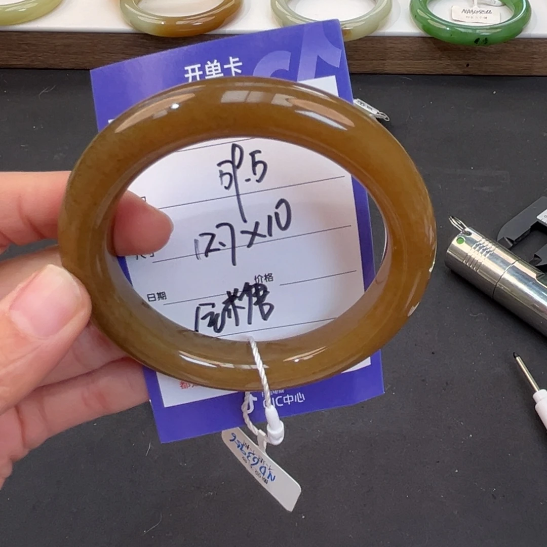 爱***王和田玉未镶嵌手镯