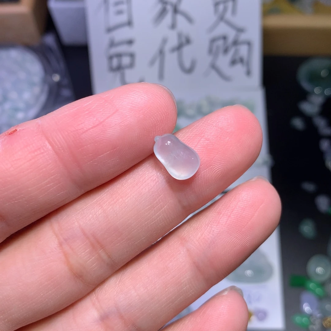 翡翠未镶嵌颈饰福瓜