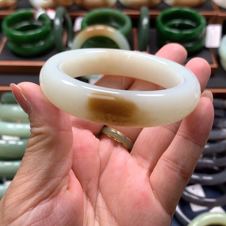 【闪购商品】未镶嵌手镯和田玉