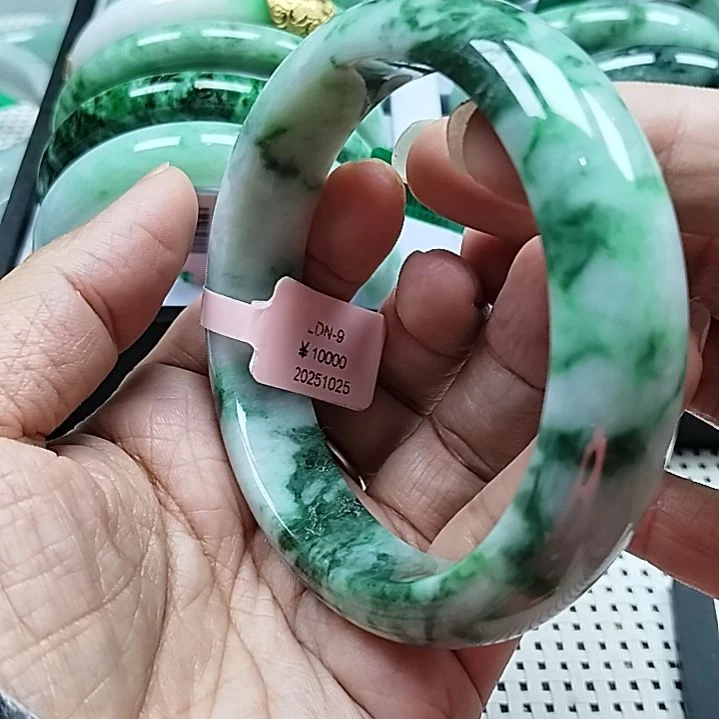 翡翠未镶嵌手镯翡翠