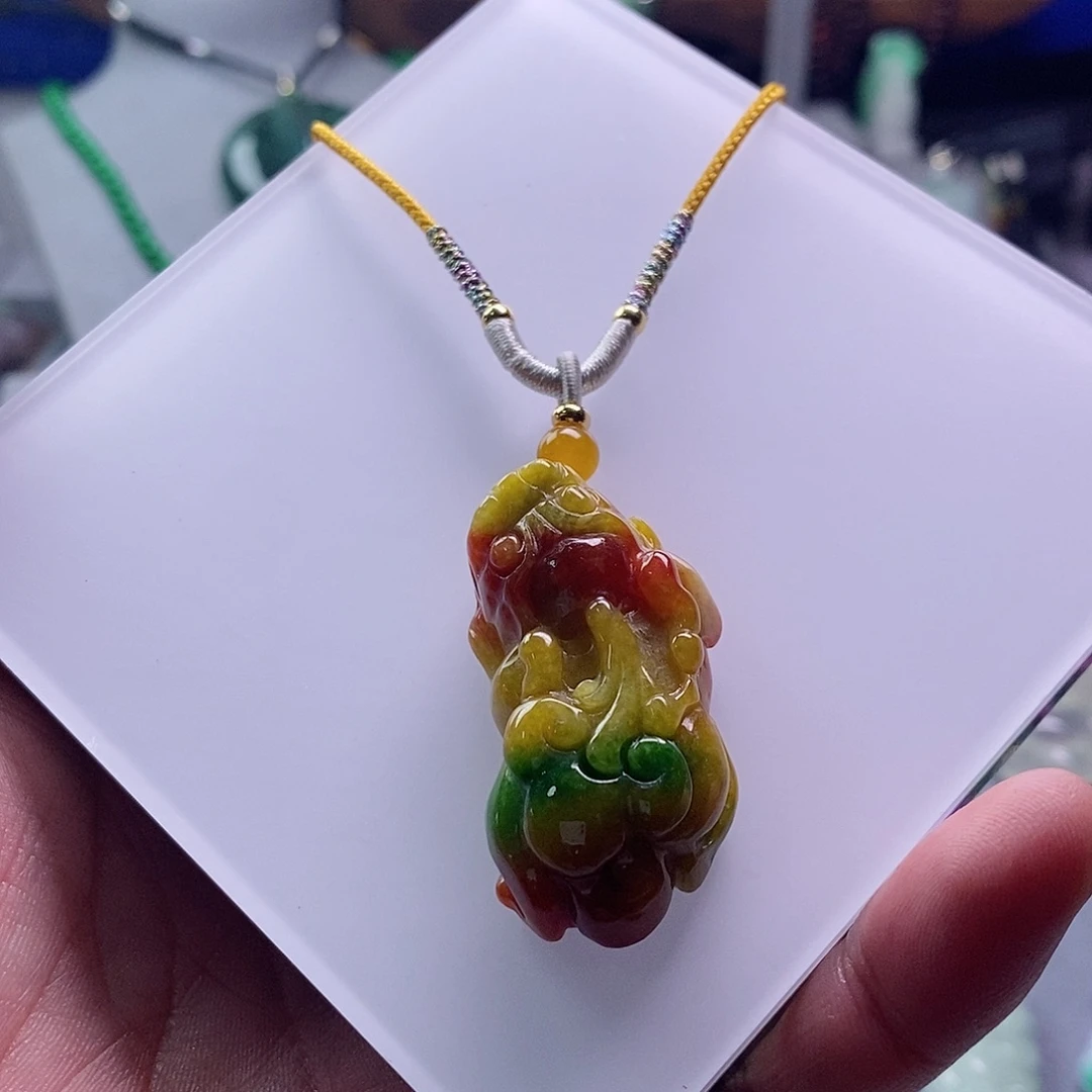 翡翠未镶嵌吊坠(赠链)