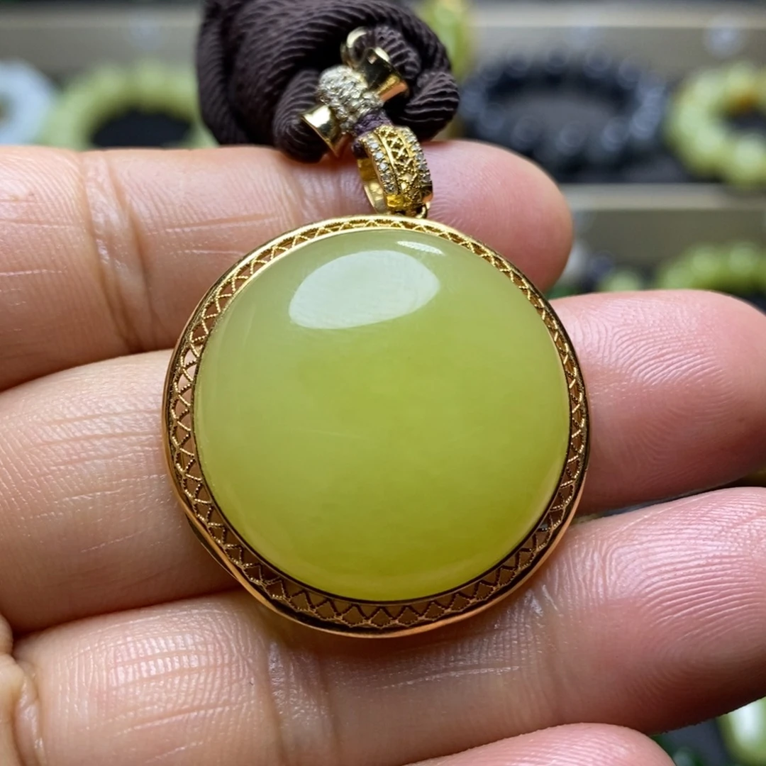 和田玉吊坠(不含链)18K金镶嵌