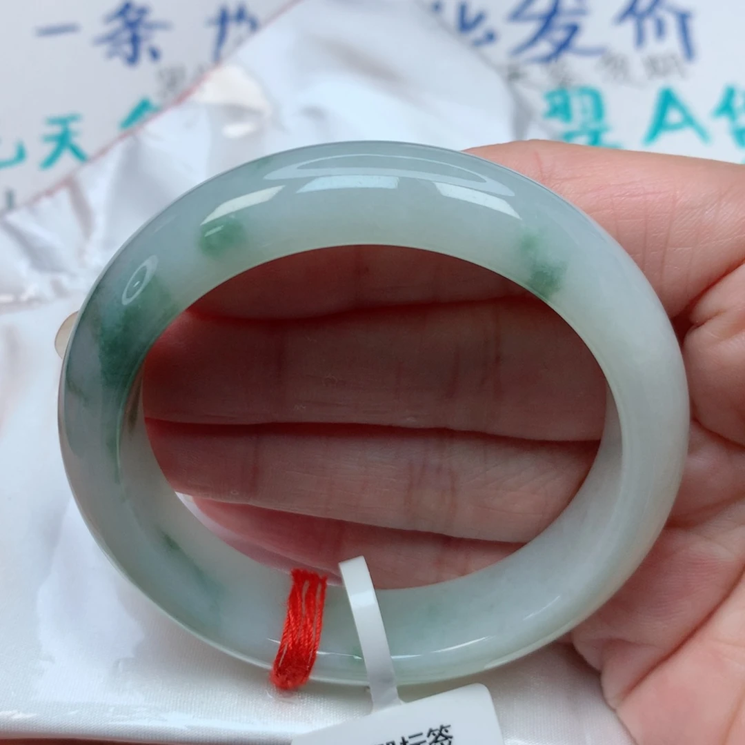 翡翠手镯未镶嵌53.7圈 飘绿花 细腻无纹裂