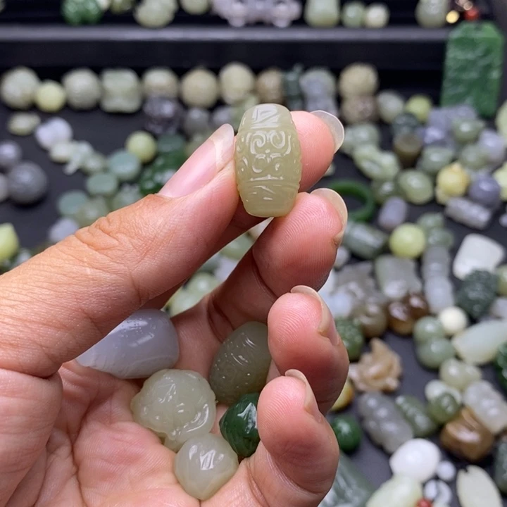 似***非颈饰未镶嵌和田玉