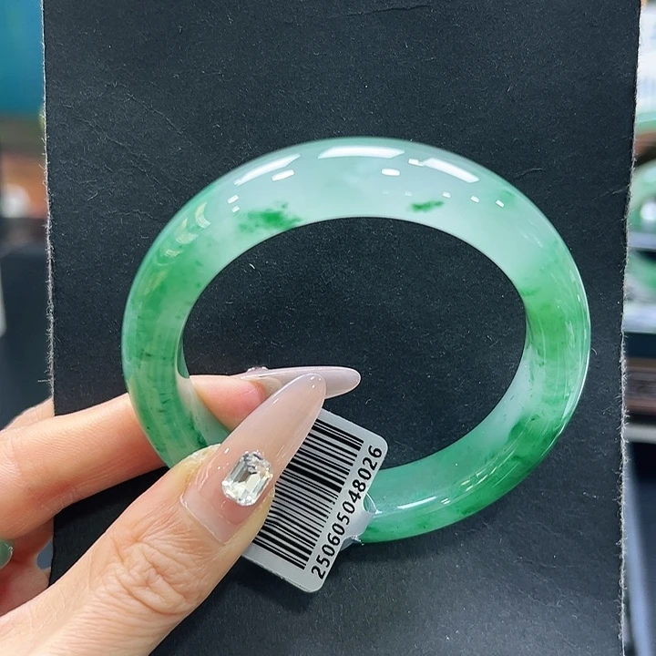 ᰔ***-石英质玉（非洲翠）未镶嵌手镯