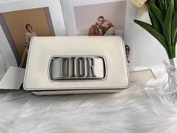 95新 DIOR/迪奥 迪奥Revolution牛皮白色字母logo斜挎包xh229