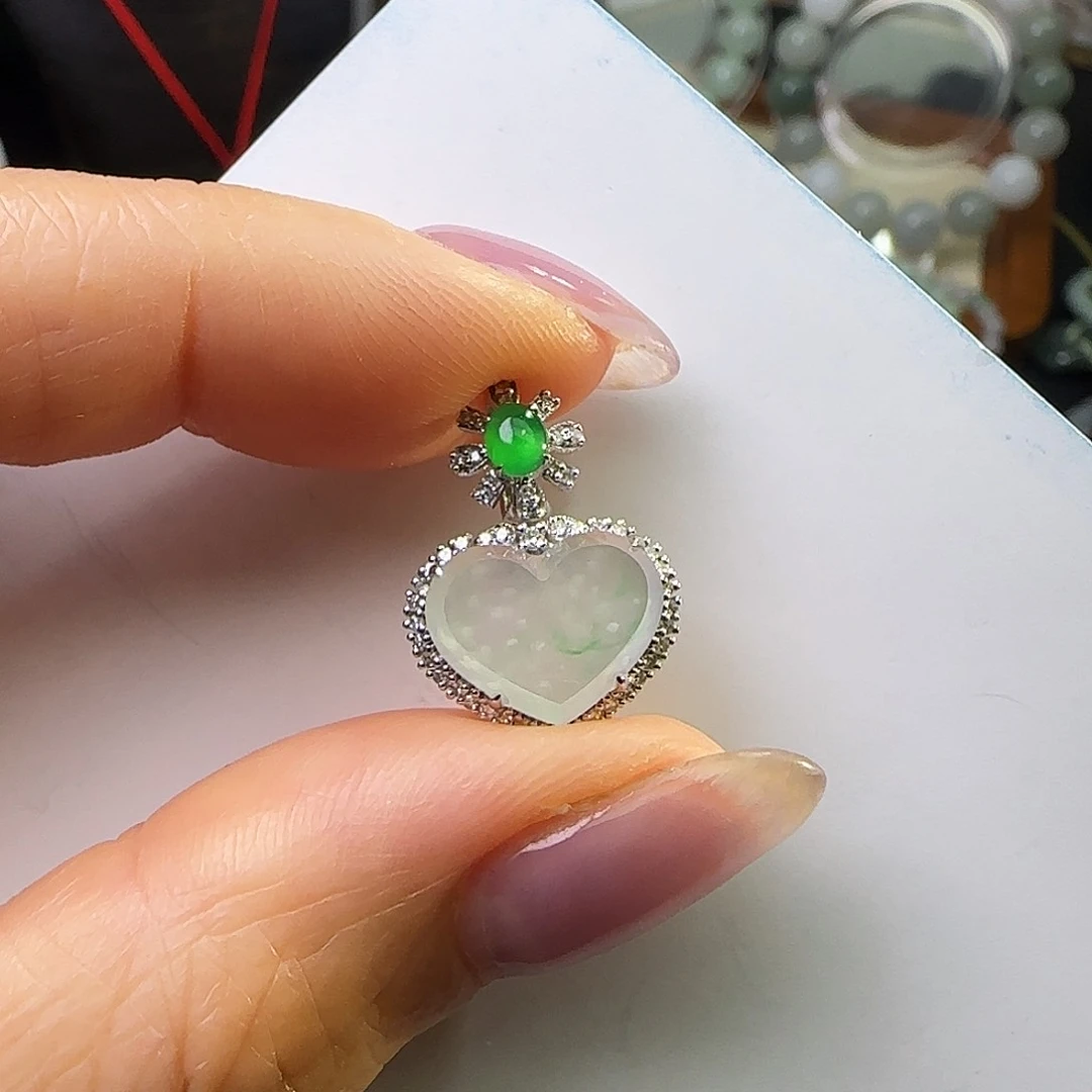 翡翠18K金镶嵌颈饰天然缅料A货 雪花棉爱心吊坠