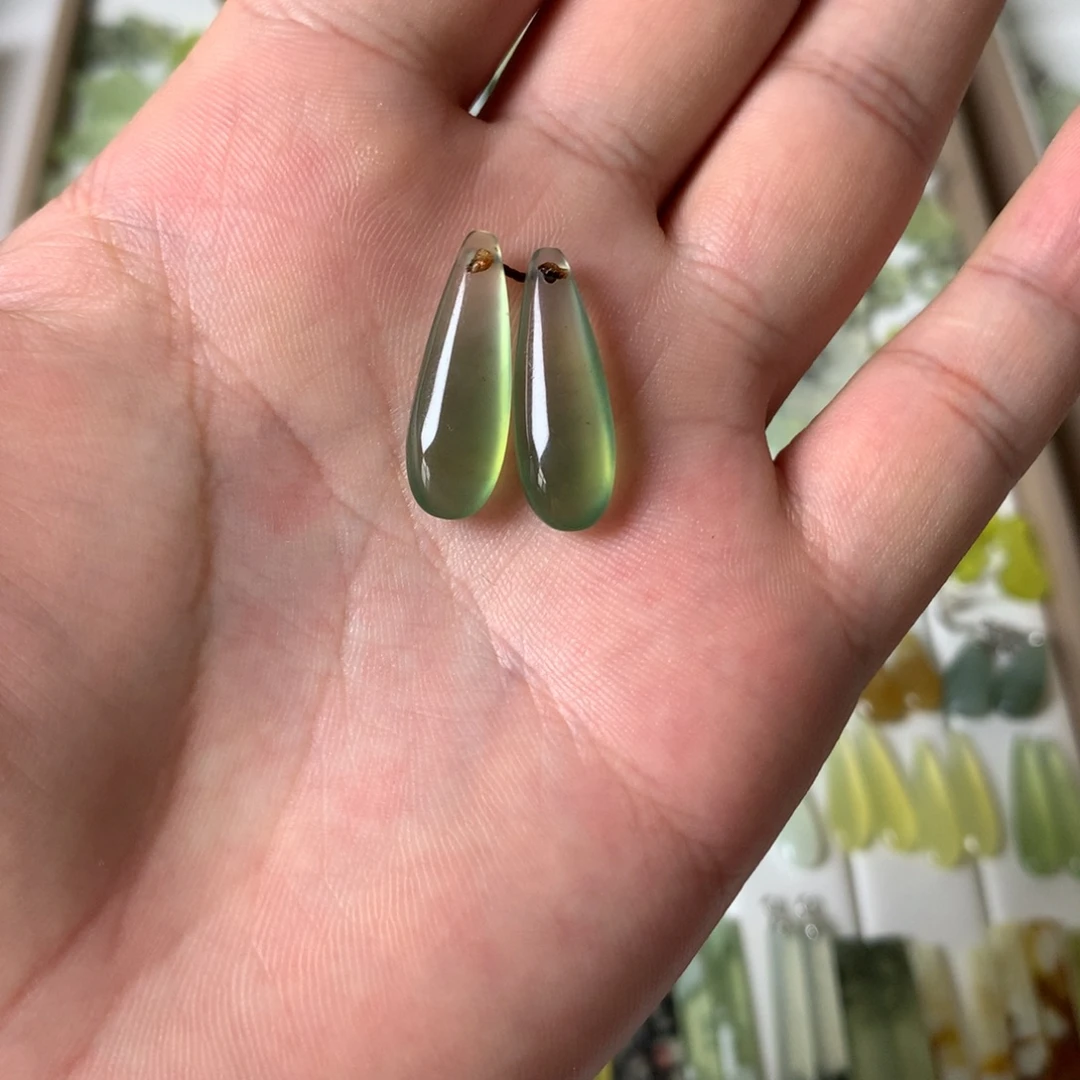 未镶嵌蛇纹石玉耳环