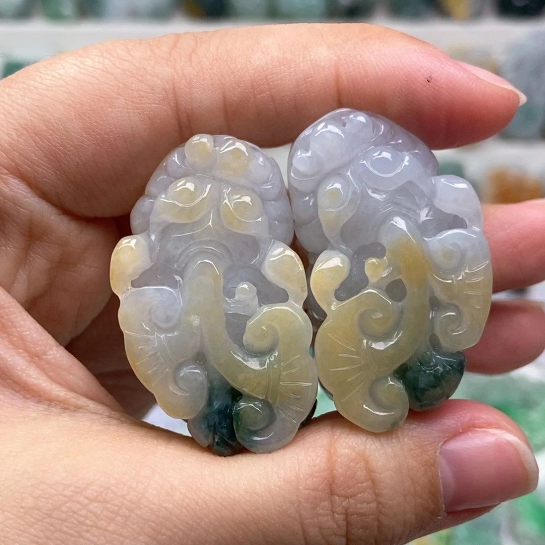 翡翠未镶嵌吊坠(赠链)