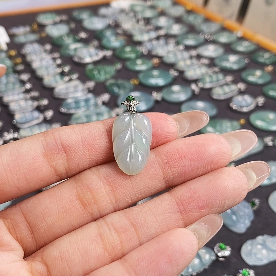 翡翠18K金镶嵌颈饰天然缅甸A货翡翠叶子