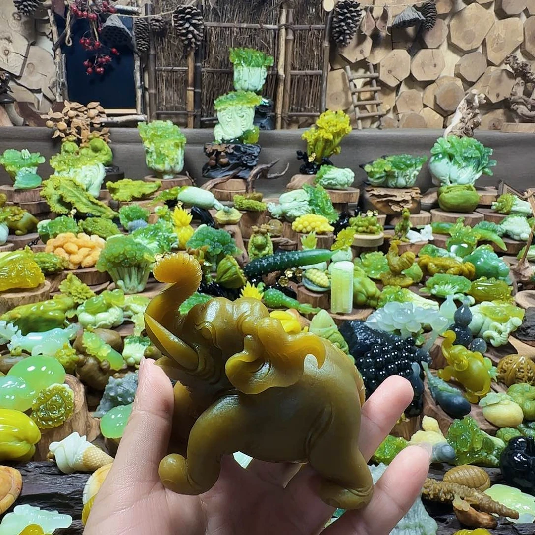 蛇纹石玉未镶嵌摆件?****