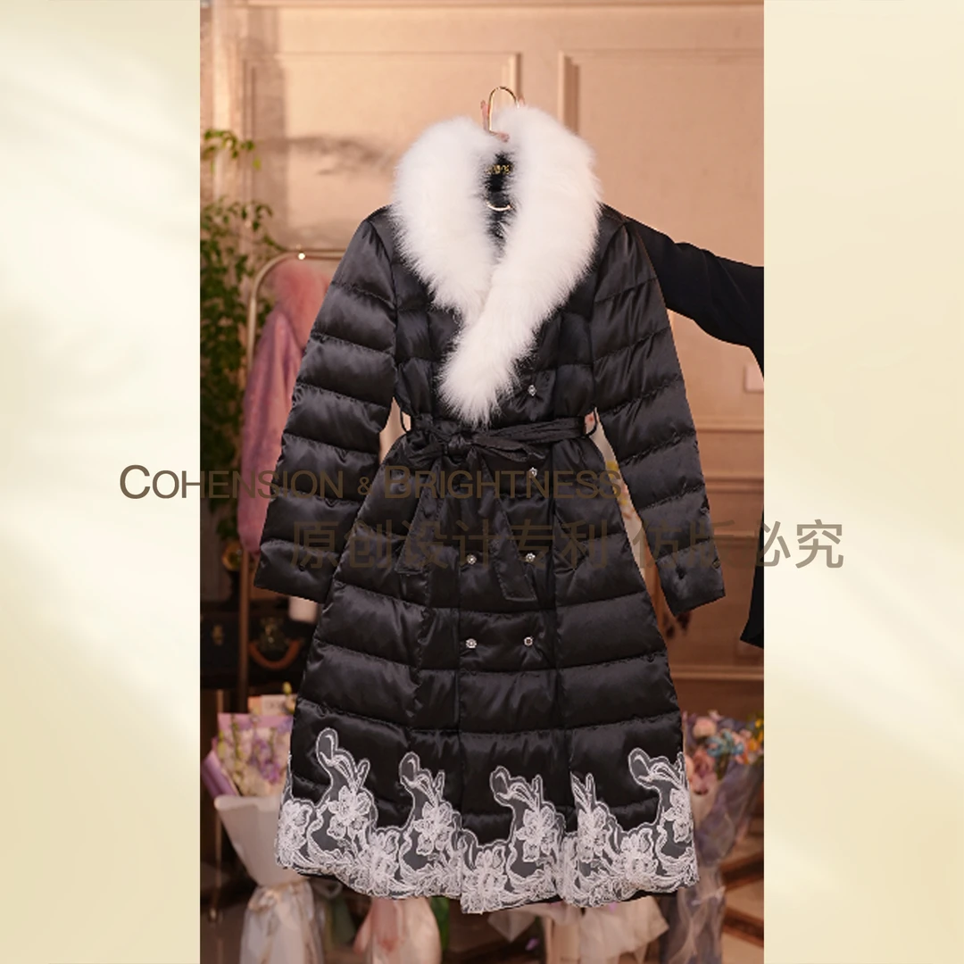 凝慧【奢宠冬日】进口狐狸毛领时尚长款拼接保暖鹅绒羽绒服VS026