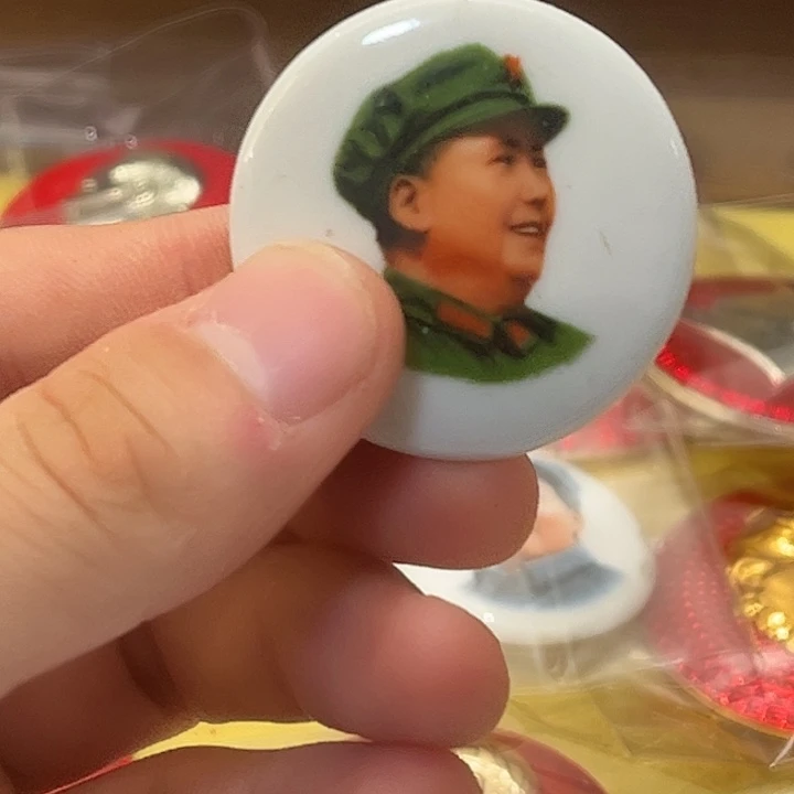 义***乀像章一一一一一高贵轻言