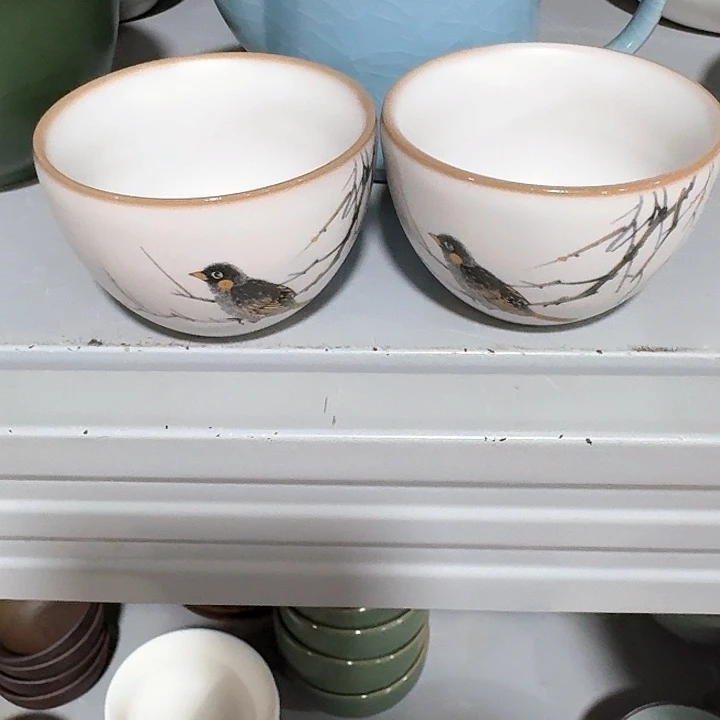 主人杯一个，瓷。。品茗