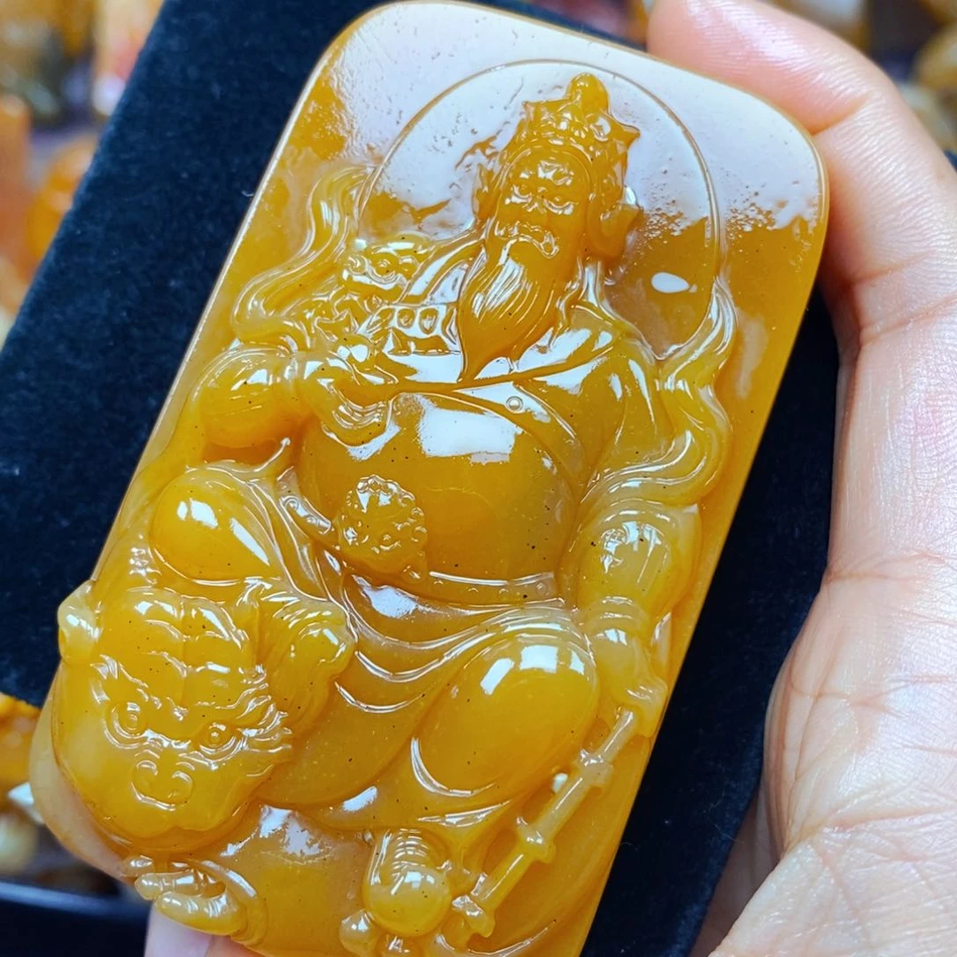 未镶嵌石英质玉（黄龙玉）颈饰
