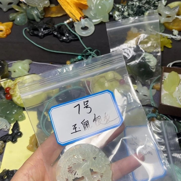 蛇纹石玉颈饰合金幽*