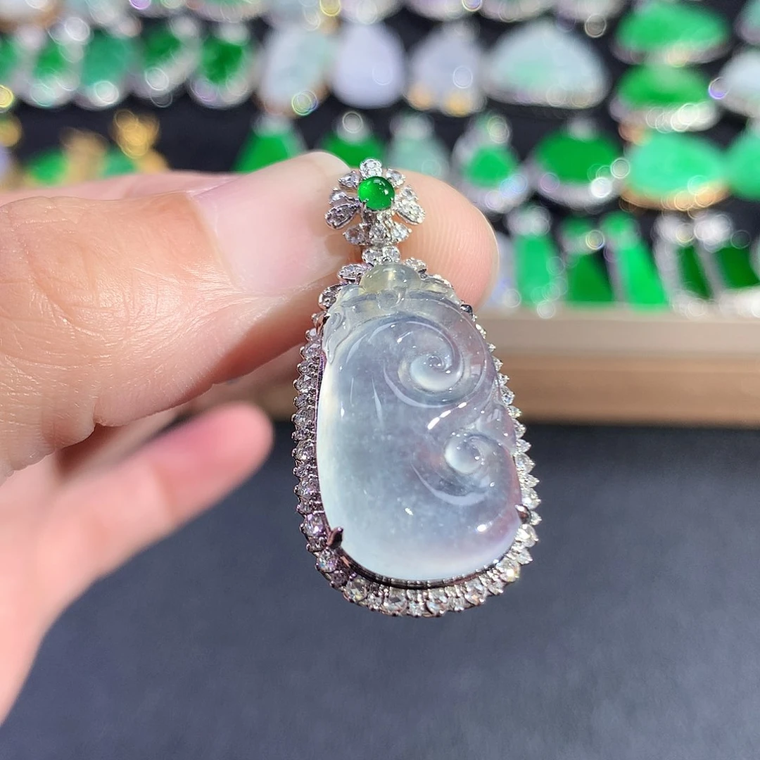 翡翠18K金镶嵌吊坠(赠链)