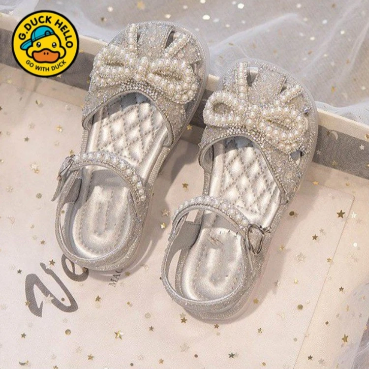 小黄鸭女童时尚2025夏季新款儿童软底包头鞋宝宝洋气公主水晶鞋潮