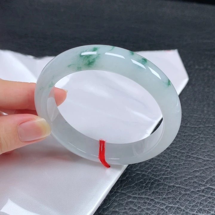 未镶嵌手镯翡翠。。