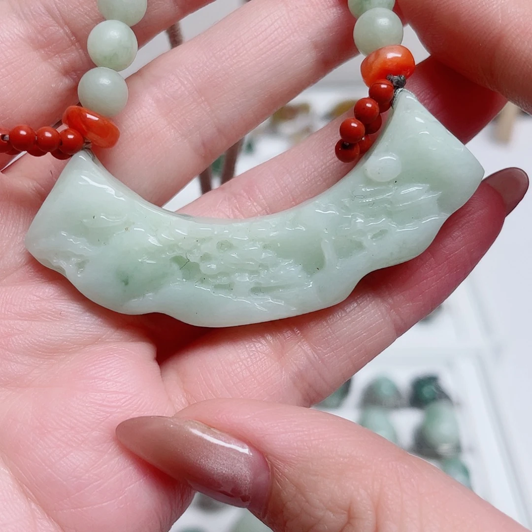 透闪石-蛇纹石玉未镶嵌颈饰