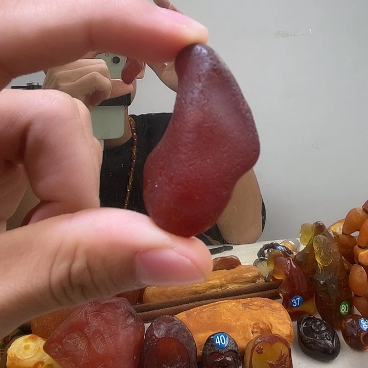 琥珀未镶嵌珠宝奇石