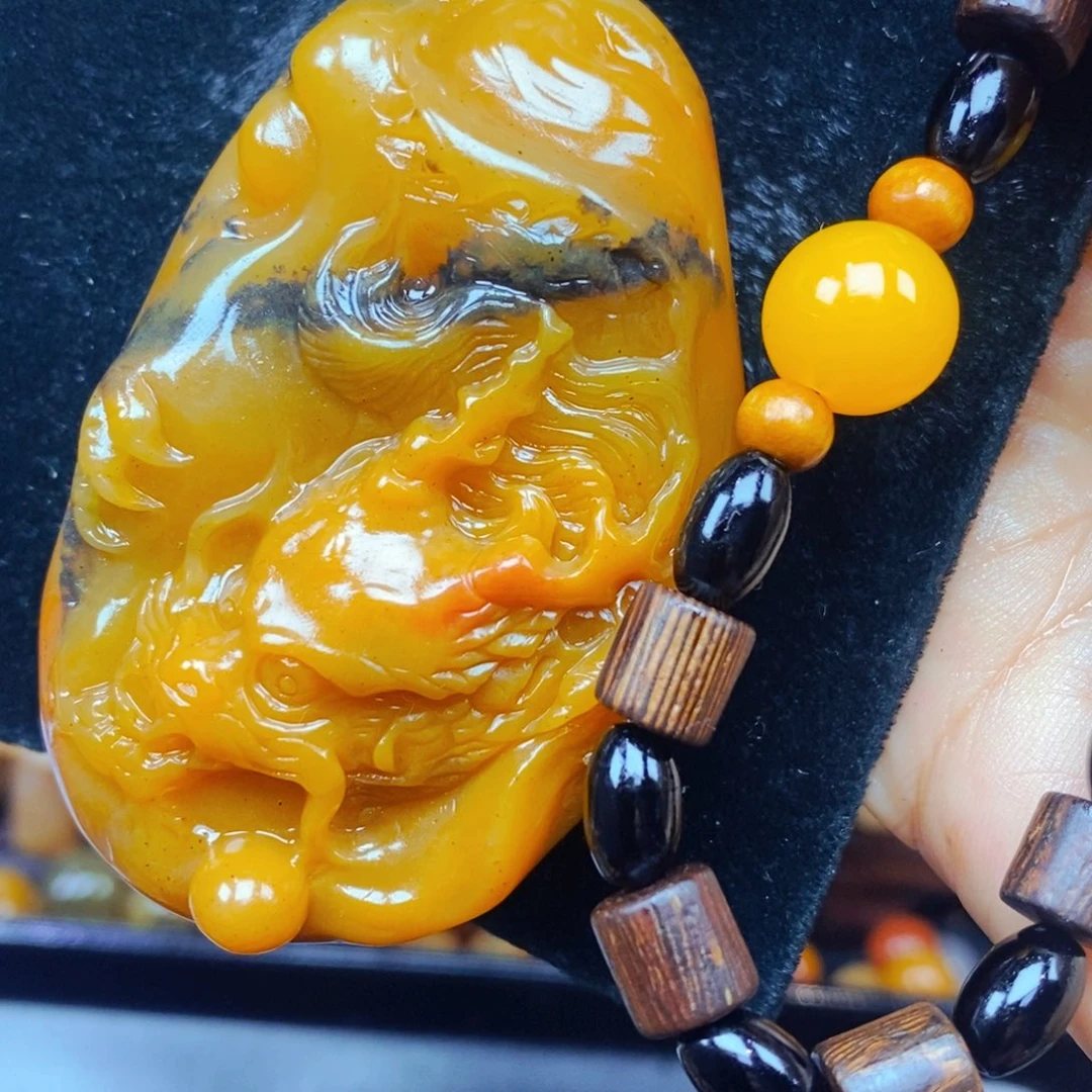 未镶嵌石英质玉（黄龙玉）颈饰