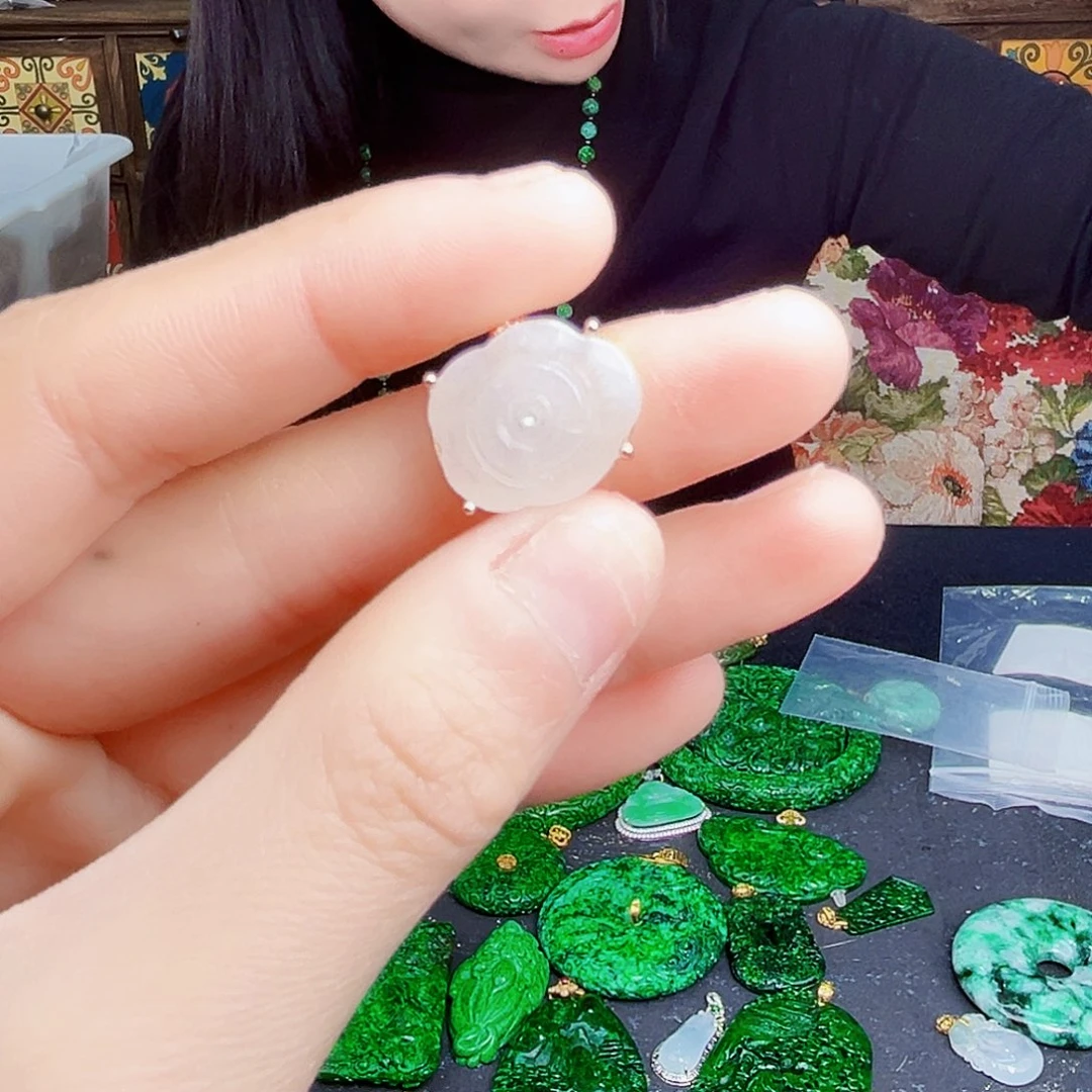 颈饰未镶嵌翡翠多样性