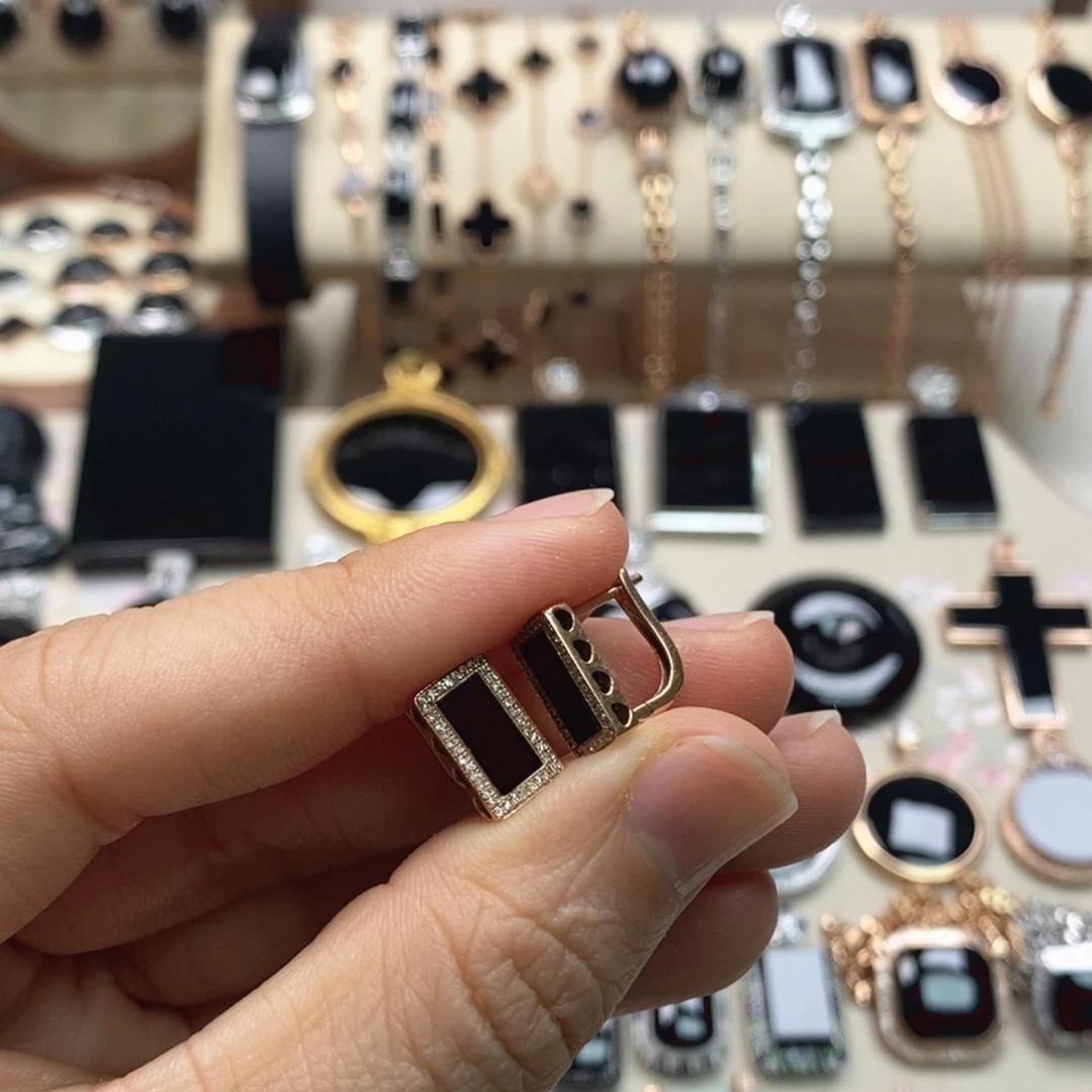 18K金镶嵌翡翠耳饰