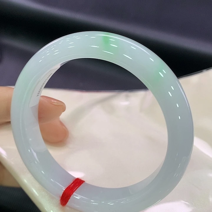 翡翠未镶嵌手镯正圈58